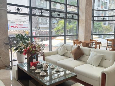 Kiwi Beachside Hotel & Cafe Da Nang