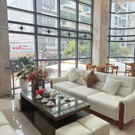 Kiwi Beachside Hotel & Cafe Da Nang