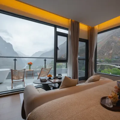 Shangri-La Central Tiger Leaping Canyon Dream Boutique B&B โรงแรมใกล้ส่วนกลางช่องเขาเสือกระโจน