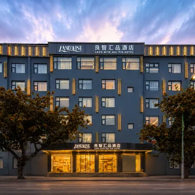 Liangzhi Huipin Hotel (Sanya Zhongfu Duty Free International Shopping Mall Shop) Hotels near The First Market