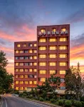 Jifeng International Hotel (Xianggong Street Metro Station, Xi'an Road Commercial Street, Dalian)