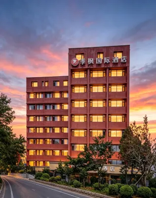 Jifeng International Hotel (Xianggong Street Metro Station, Xi'an Road Commercial Street, Dalian) - balcony