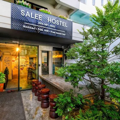 Salee Hostel Hotels near وات فرا سينغ