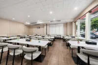 Vienna Classic Hotel （ ZhanJiang coastal   park sea view gallery hotel  ） - Wi-Fi