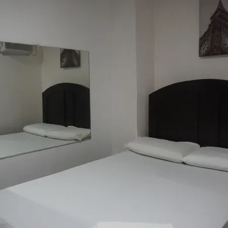 RedDoorz at Cosmo Hotel P Campa Manila