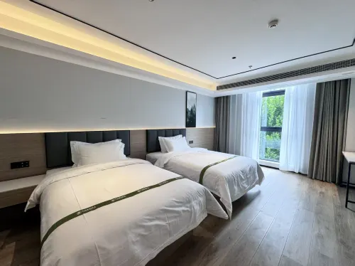 Green Taihao Hotel (Luoyang Railway Station Guohua Road Subway Station) - 3-Star