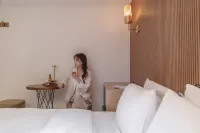 Sinchon Brown Dot Sinchon Branch - 2-Star