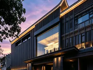 Annai · Xizhou Legend Hotel (Waterfall Town Retreat, Furong Town)