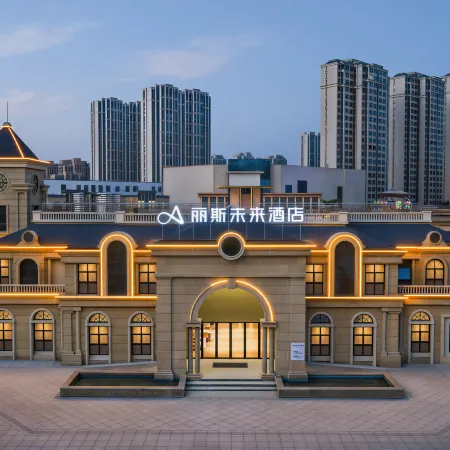 Lis Future Hotel (Funan Mingbang Canal Impression)