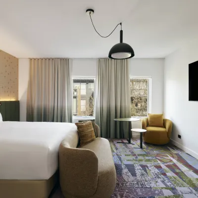 Novotel St Kilda Hotels near Captain Baxter