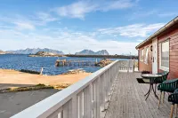 Astra Whale - Waterfront Boutique Hostel in Lofoten - parking