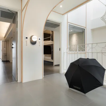 YANH Ratchawat Hotel Отели рядом с достопримечательностью «Дворец Читралада»