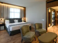 Catalonia Barcelona Plaza Hotels near Las Arenas
