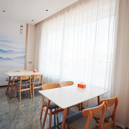 Home Inn Huayi (Longshan Road Bus Station)
