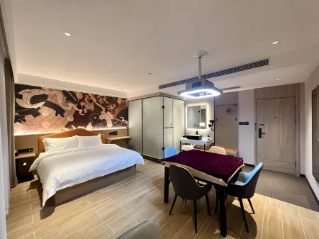 IU Hotel (Luoyang Yanshi Shangdu Road) Отели рядом с достопримечательностью «Yanshi Museum»