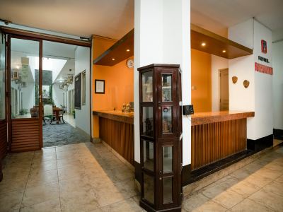 Hotel Poncowinatan - Tugu
