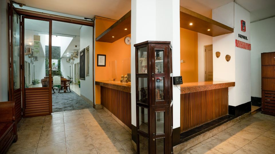 Hotel Poncowinatan - Tugu