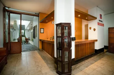 Hotel Poncowinatan - Tugu Hotell i Kelurahan Gowongan