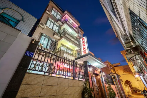 Dongshan Yanlaige Homestay - غرفة مطلة على الجبل