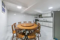Fly House Homestay