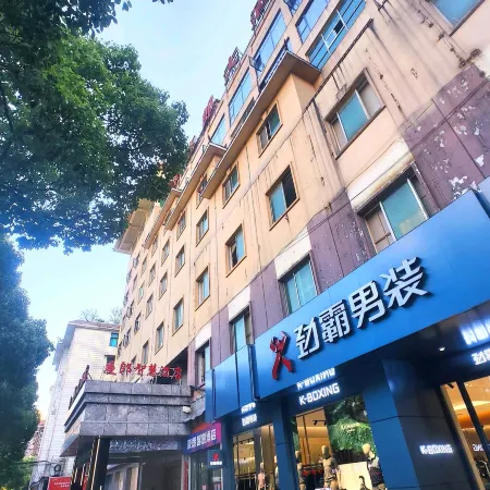 Night Lang Wisdom Hotel