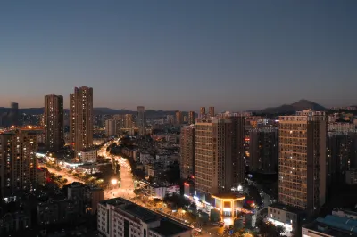 昆明曼丹酒店(昆醫附二醫院金鼎山北路地鐵站店) 鄰近拾翠雲南民藝公園的酒店