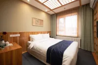 Riyueming · City Box Hotel (Dalian Railway Station Zhongshan Square Branch)