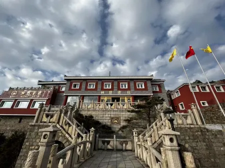 Shen Qi Hotel Отели рядом с достопримечательностью «Azure Cloud Temple»