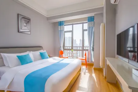 Qingmo Yunju Movie Hotel (Zhengzhou University Henan University of Technology Subway Station) Отели рядом с достопримечательностью «Zhengzhou University of Light Industry (Shuiniuzhang)»