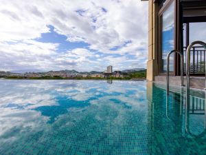 Yunshangshanju Swimming Pool Light Luxury Villa