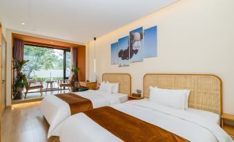 Floral Hotel · Valley Haven Private Spring Courtyard Hotel