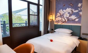 Shuijie Yaju Theme Hotel (Funing Shajishui Street E-commerce Culture Park)