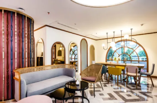 ذا كوتون سالاداينج هوتل Hotels near محطة مترو لومفيني