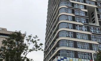 Yijia Apartment (Jiangmen East Station Jianghai Wanda)