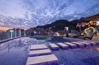 Xiangxi Grand Hotel - Rooftop Pools
