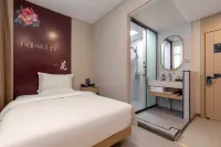 Tuke Qingju Hotel (Luoyang Luoqi Ancient City Cross Street Branch) Hotels in 