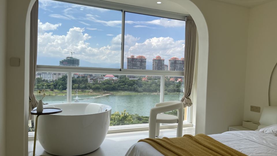INS Diary Riverview Hotel