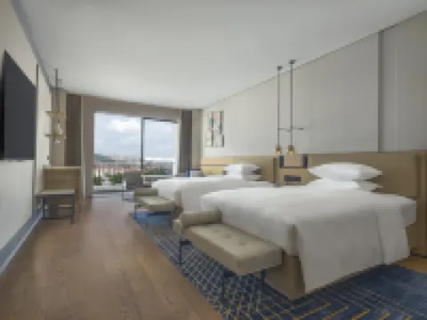 Four Points By Sheraton Yangjiang City Center Hotels in Yangjiang