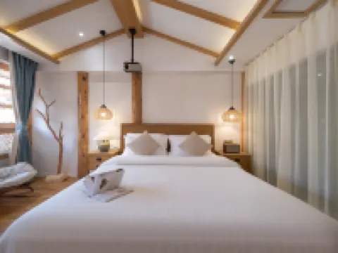 Dongsheng Wild Luxury Courtyard (Lijiang Mufu Store)