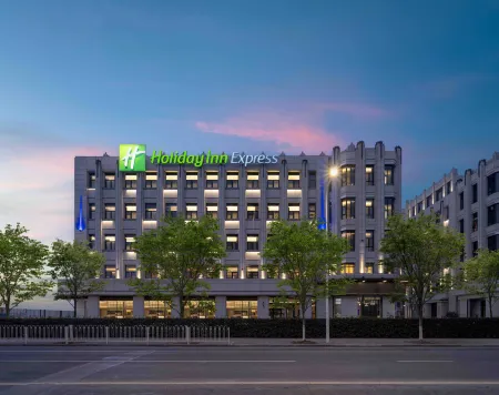 Holiday Inn Express Shanghai Hongqiao National Convention and Exhibition Center Отели рядом с Аэропорт Хунцяо