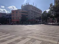 7Days Inn Hotel (Qujing Luliang Totem Center North Gate Street) Hotels in der Nähe von Lu Liang Central Yunnan Health City Tongle Park