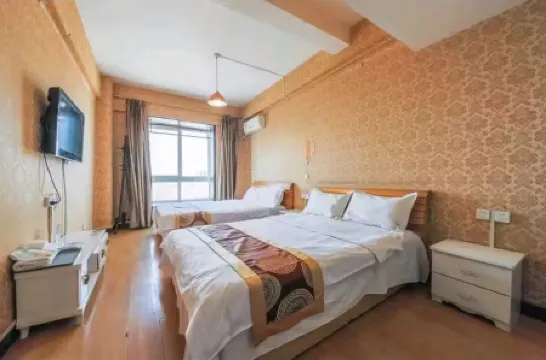 Xinghai Homestay (Zhengzhou Erqi Square Subway Station)
