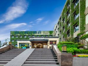 Haitian Holiday Hotel (Metro station of green city square of University of Technology)