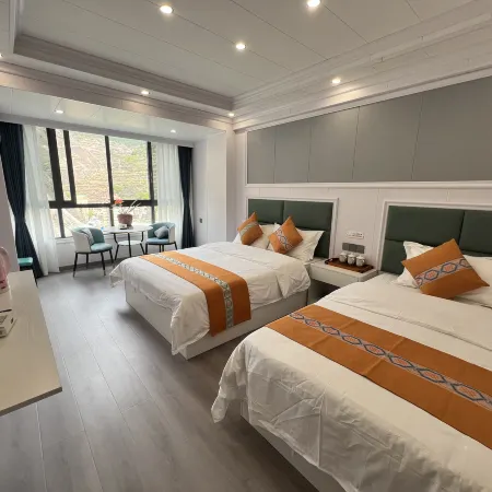 Yajiang Yashang Business Hotel