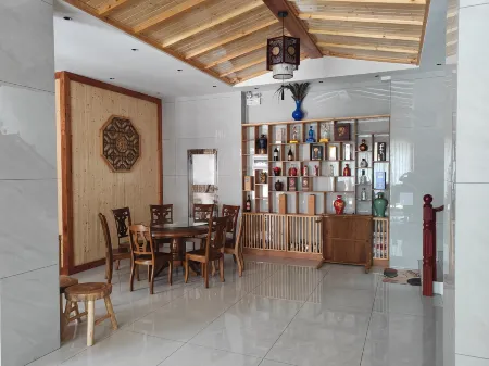 Fuxian Lake Xinyu Hailan Homestay Отели рядом с достопримечательностью «Fuxian Lake Shijia Cherry Blossom Garden»