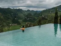 Z Cliff Habitat Hotels in Anlong County