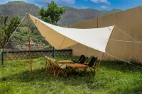 Hukou Waterfall Lvyie Homestay - parking