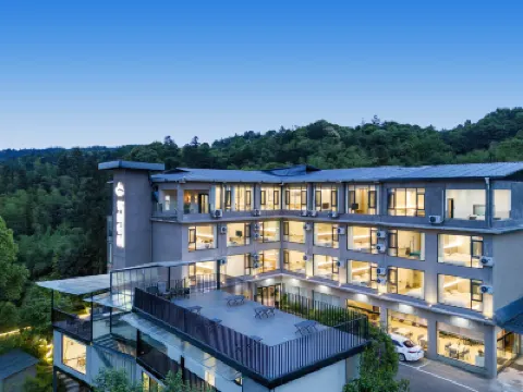 碧峯峽鄰山聽雨ホテル 碧峰峡野生動物世界周辺のホテル