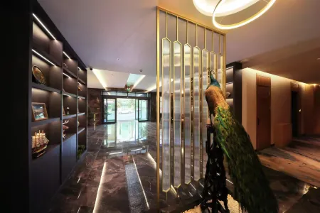 One Mountain High Business Hotel