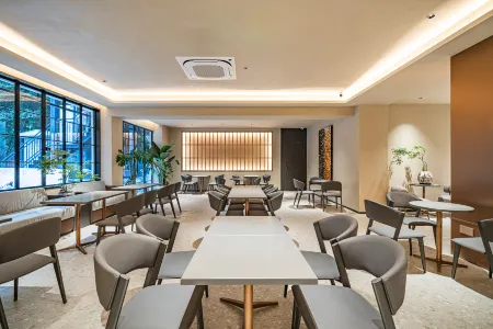 FUNLIST FUN LIST Hotel (Chengdu Chunxi Road Taiguli) Отели рядом с достопримечательностью «CH8 Livehouse (Wanmei)»